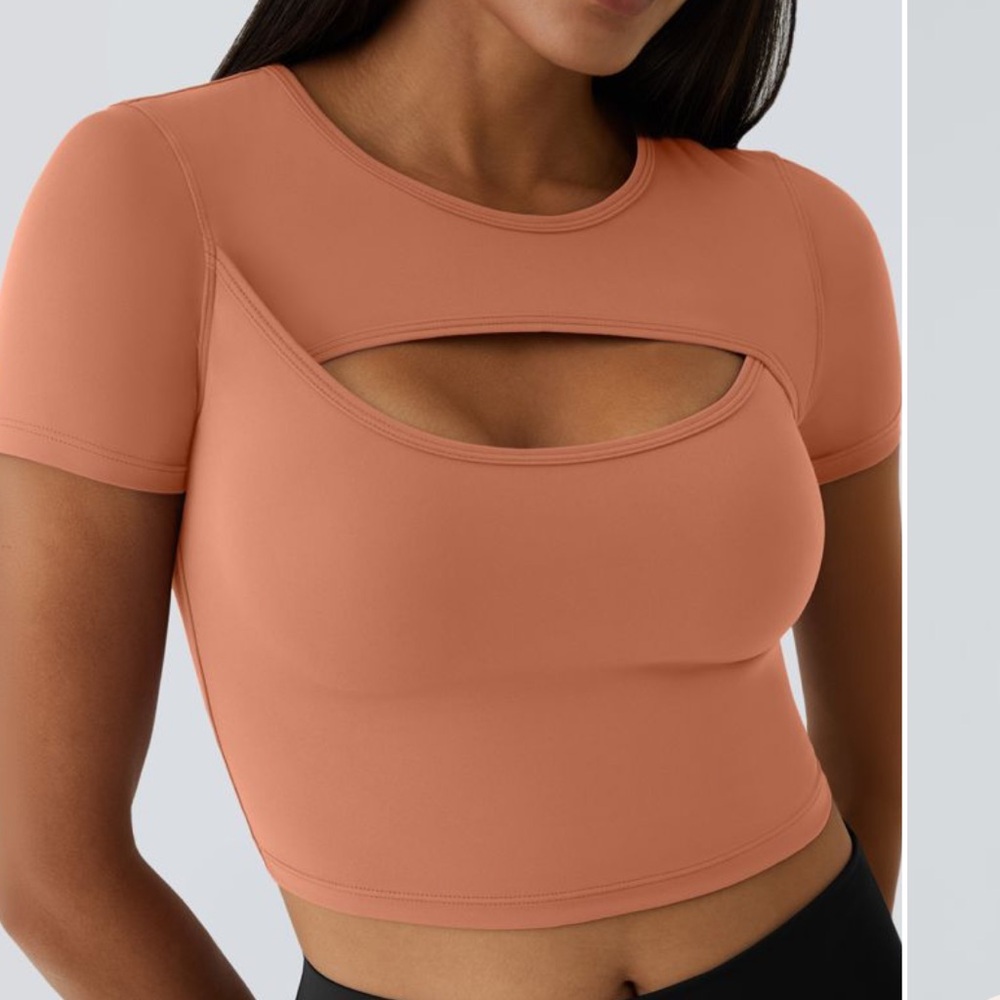 HALARA Fitted Cutout Workout Tee